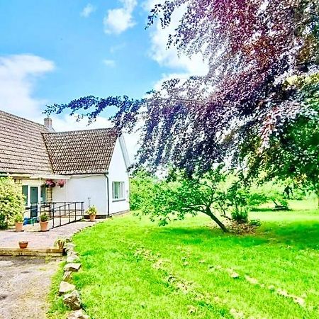 Three Bedroom Rural, Relaxing And Peaceful,Dogs Welcome! With Cymru Holidays Abergavenny Esterno foto