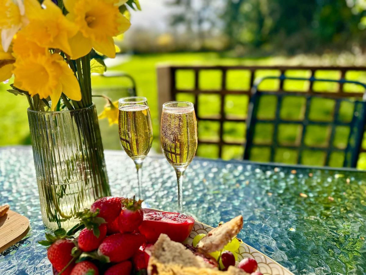 Three Bedroom Rural, Relaxing And Peaceful,Dogs Welcome! With Cymru Holidays Abergavenny Esterno foto
