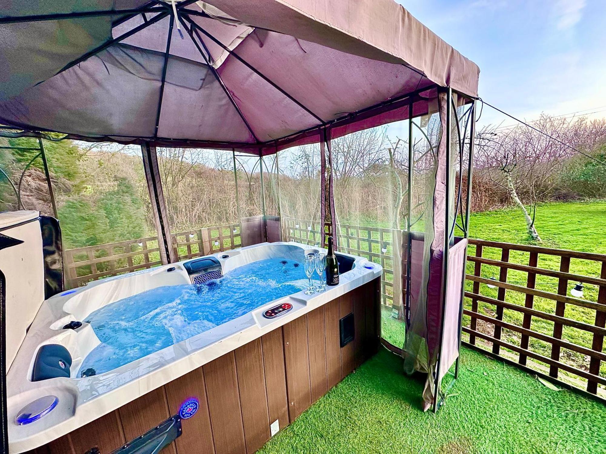 Three Bedroom Rural, Relaxing And Peaceful,Dogs Welcome! With Cymru Holidays Abergavenny Esterno foto