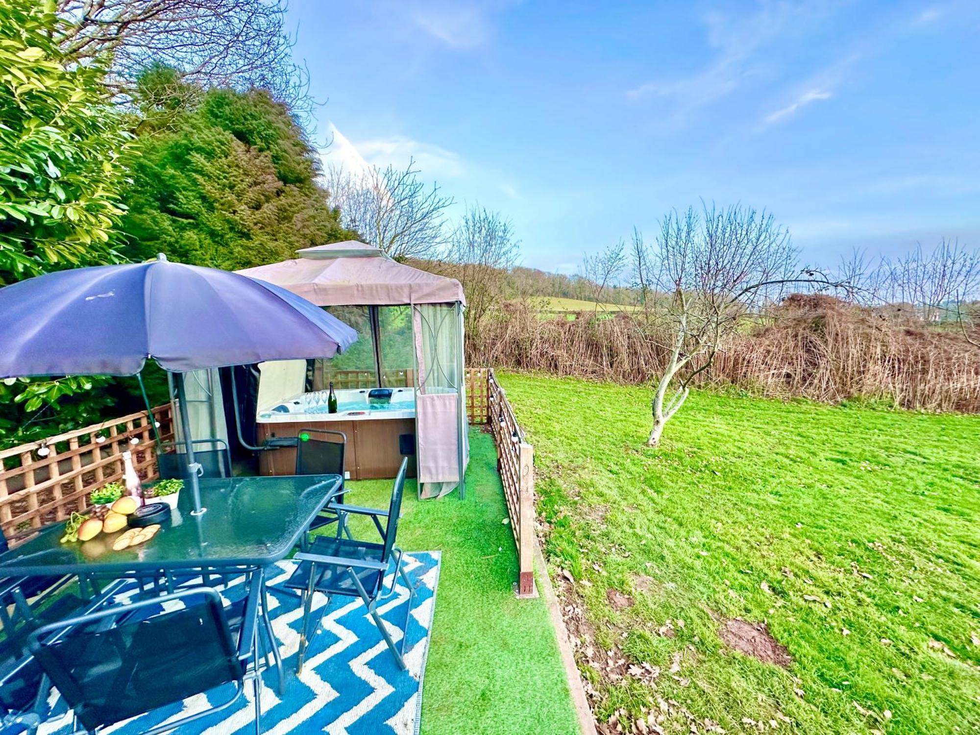 Three Bedroom Rural, Relaxing And Peaceful,Dogs Welcome! With Cymru Holidays Abergavenny Esterno foto