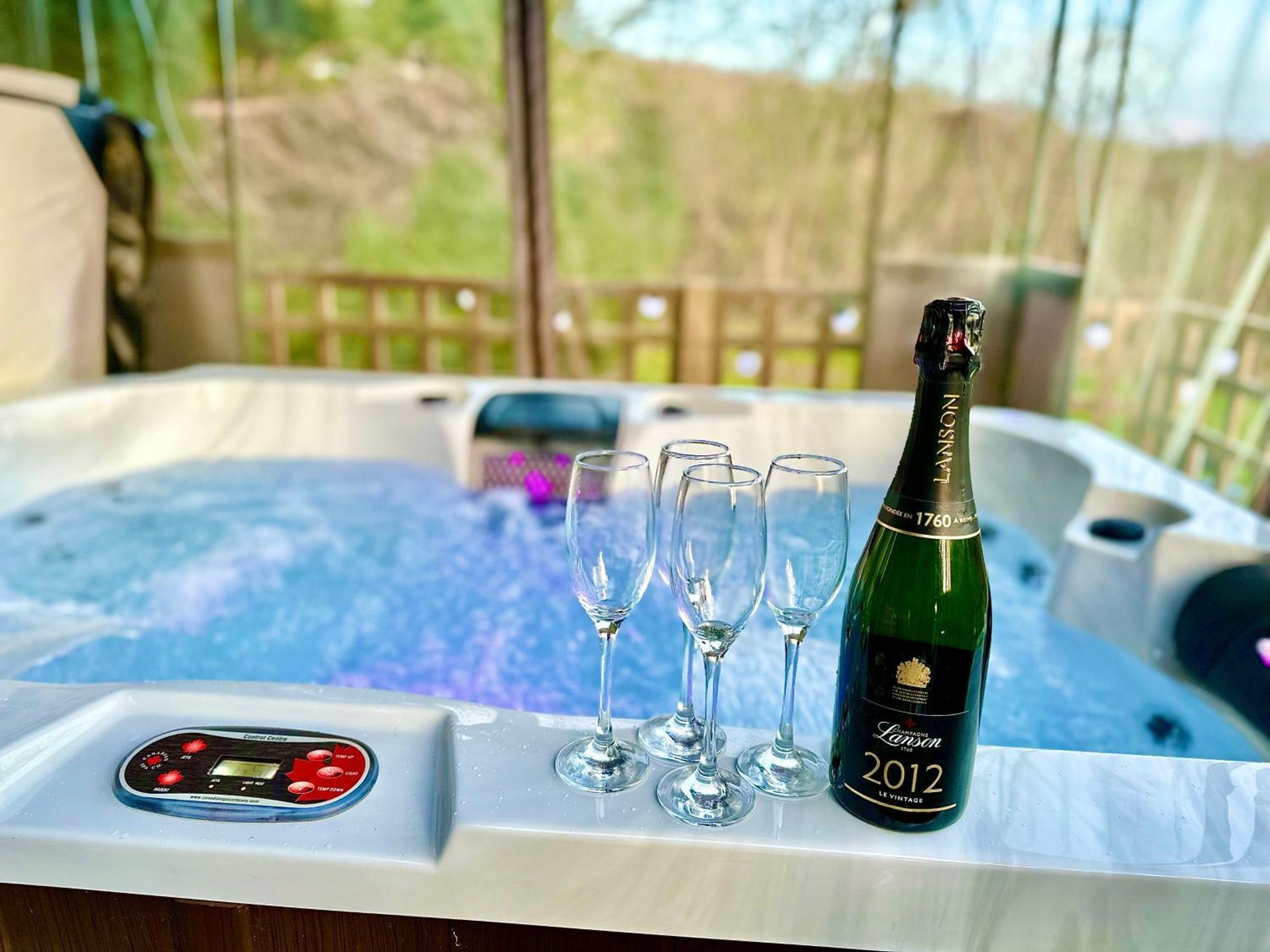 Three Bedroom Rural, Relaxing And Peaceful,Dogs Welcome! With Cymru Holidays Abergavenny Esterno foto