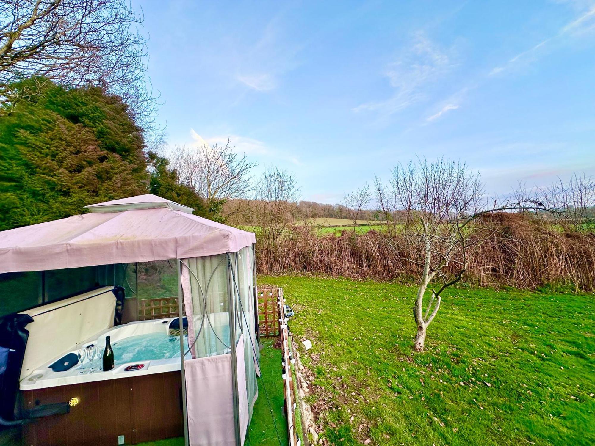 Three Bedroom Rural, Relaxing And Peaceful,Dogs Welcome! With Cymru Holidays Abergavenny Esterno foto